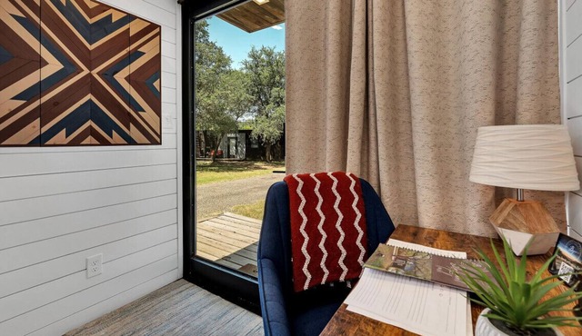 Oak Harbor - Container Home Near Baylor, Magnolia in Waco