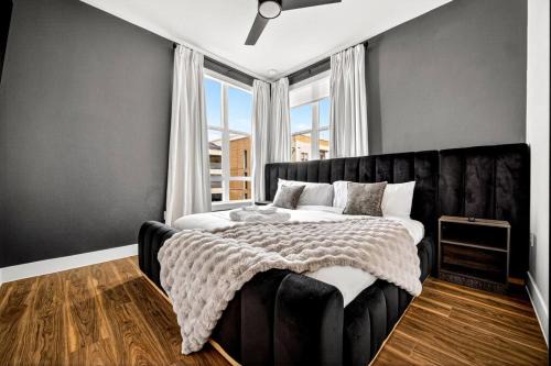 Obsidian Opulence with Resort Pool, Laundry, Parking