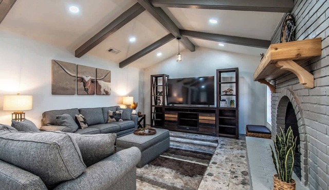 Ocean Dr Sleeps 19 with Hot Tub & Game Room