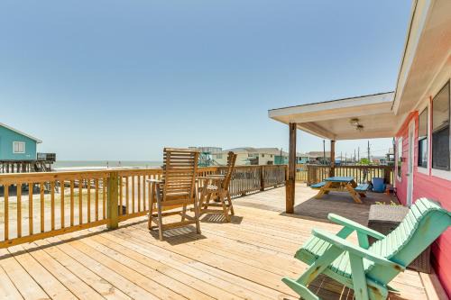 Oceanfront Deck: Surfside Beach Vacation Rental! in Freeport