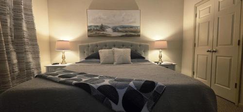 Old Fort Loft King & Queen suites nearest accomodation to Marshals Museum power your EV for free!