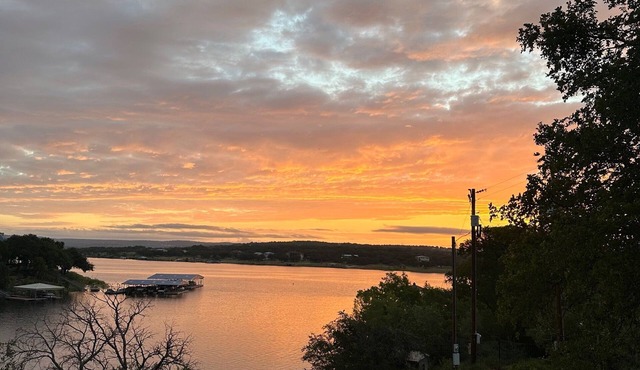 On Lake Travis Sleeps 12-16