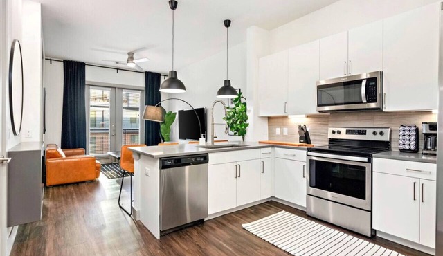 Opulent Loft 1BR River Walk Roof-top Pool, Gym
