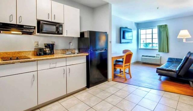 Oyo Townhouse Sulphur,LA Extended Stay I-10