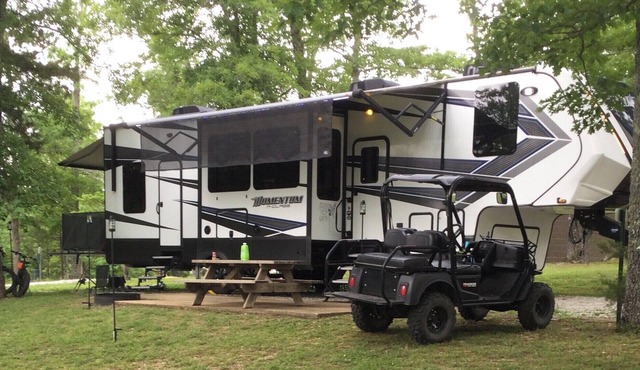 Ozark Getaway! Near Jacks Fork River with Free Parking! Pets Allowed! in Mountain View