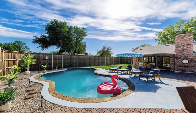 Palm Springs/Saltwater Pool + Game Room
