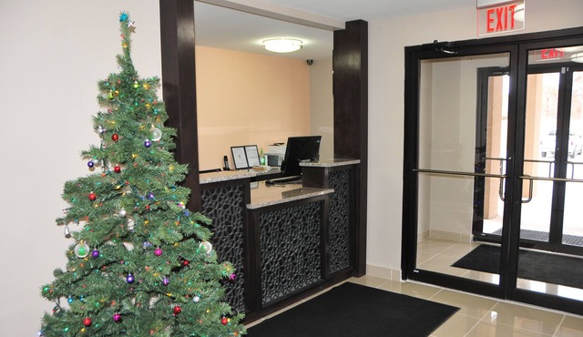 Paradise Inn & Suites