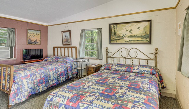 Patio & Trail Access: Lake Whitney Studio!