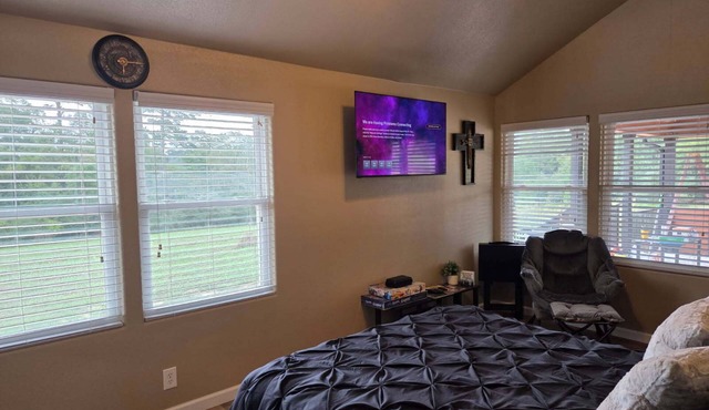 Peaceful and private cabin overlooking the National Forest with AC in Glenwood