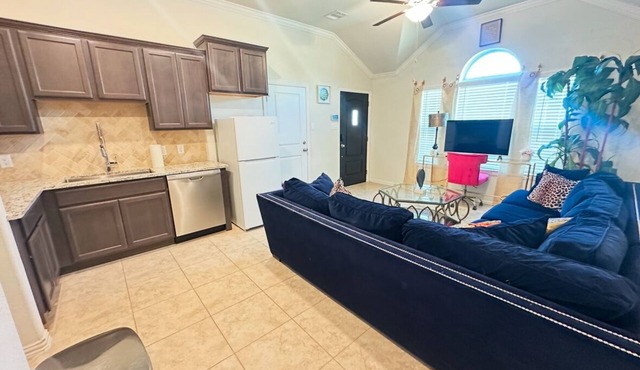 Peaceful getaway close to the city. Minutes to Everything. Amenities galore!