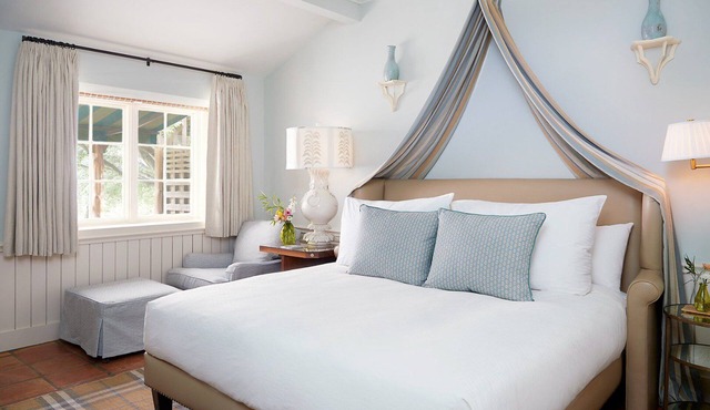 Peaceful Lakefront Escape, Fitness Classes, Pools & Sauna