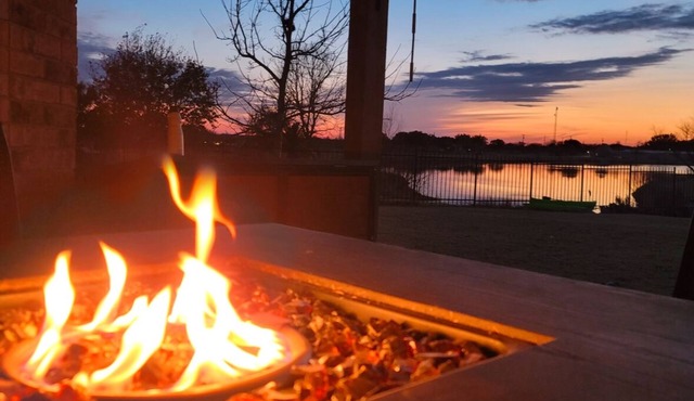 Peaceful Lakeside Gem near San Antonio