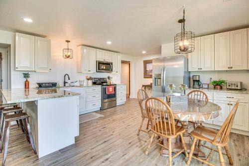 Peaceful Missouri Getaway w/Valley View & Patio! in Squires