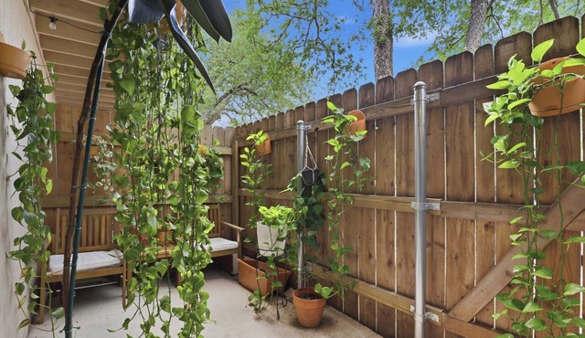 Peaceful Northwest Austin Condo , Long Stays Welcome, Pet Friendly