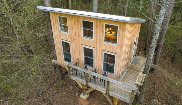 Peaceful Pines Treehouse