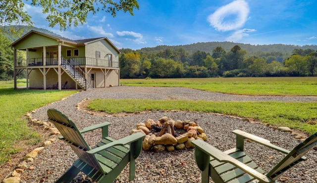 Peaceful Purlear Vacation Rental w/Creek Access! in Stony Fork