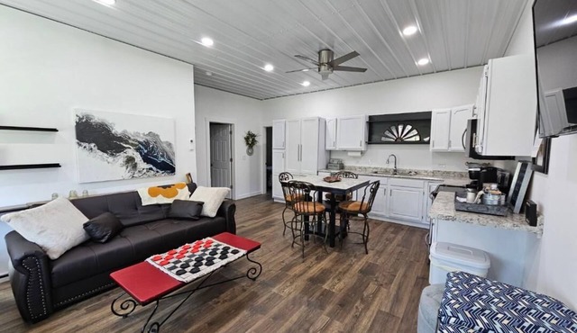 Peaceful, Quiet and Country with 2 bedrooms and WiFi, AC in marvelous Morrow in Morrow