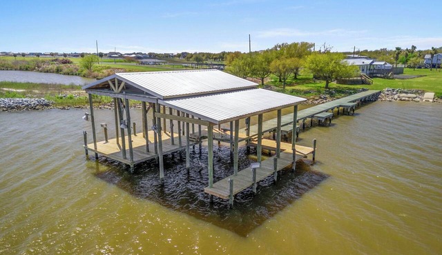 Pelican Point Paradise: Lakefront Retreat w/Private Dock Fish