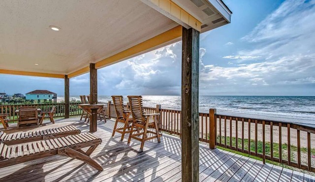 Pelican Shores: Sun, Sand, and Serenity – 3BR Beachfront Retreat!