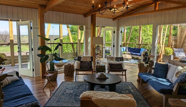 Penthouse Views-S. Gate Barton Springs Pool-Costa Rican cool breeze influenced