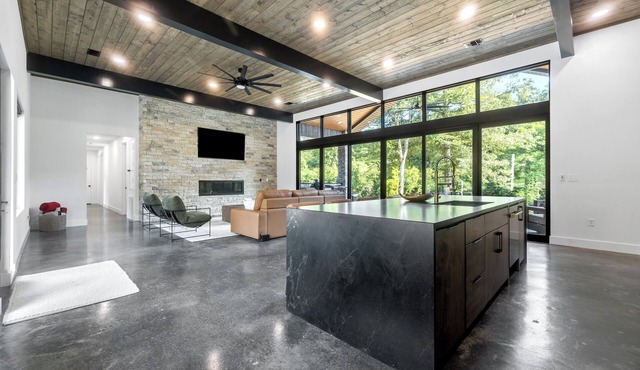 Perfect 3-bedroom house on the Little Missouri River & minutes form lake Greeson