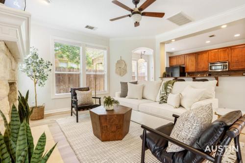 Perfect Central Location w Free Prkg and Cozy Beds in Austin