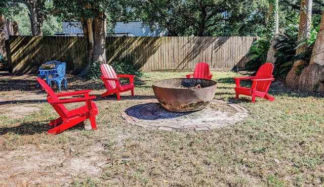 Perfect Family Escape: Playground, Fire Pit, Games & Boat Parking Near Kemah!