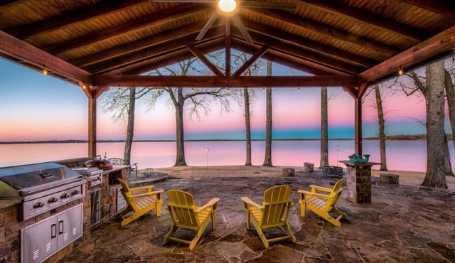 Perfect Lakehouse ~Dock w/2 slips ~Kayaks ~Ramp