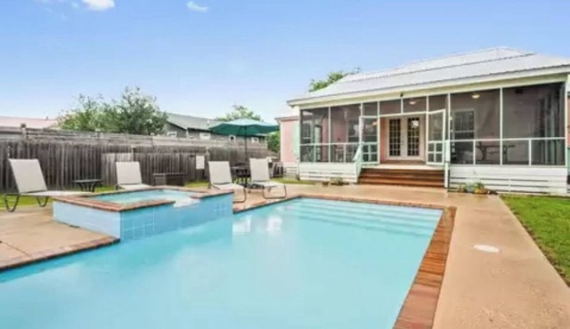 Perfect location; private seasonally heated pool One short block to the beach.