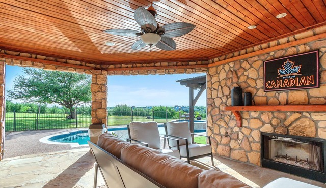 Perfect multi-family getaway close to Hells Gate and Bluff Creek Marina