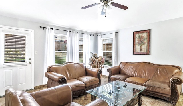 Perfect South Dallas Getaway Near Trinity River!