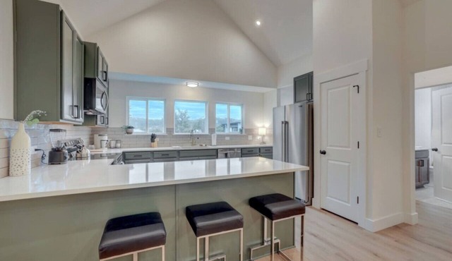 Perfectly Charming 2 bd 2bth home, newly remodeled!