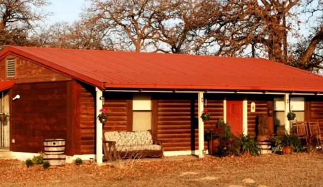 Pet-Friendly Accommodation on a Ranch in McDade, Texas in McDade