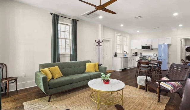 Pet-Friendly Home Near Magazine St