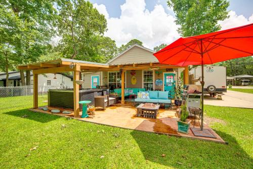 Pet-Friendly Lakefront Getaway w/Hot Tub!