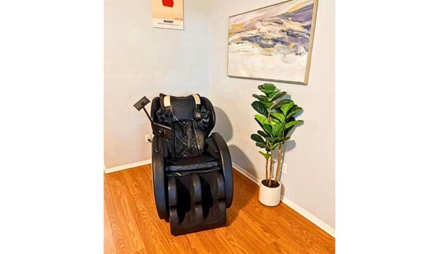 Pet Friendly - Q2 & Domain - King Bed - Pool Table