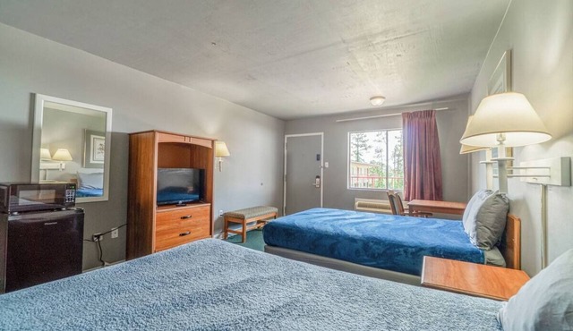Pet-Friendly Stay Near Lake Livingston Adventures w/2 Full Beds