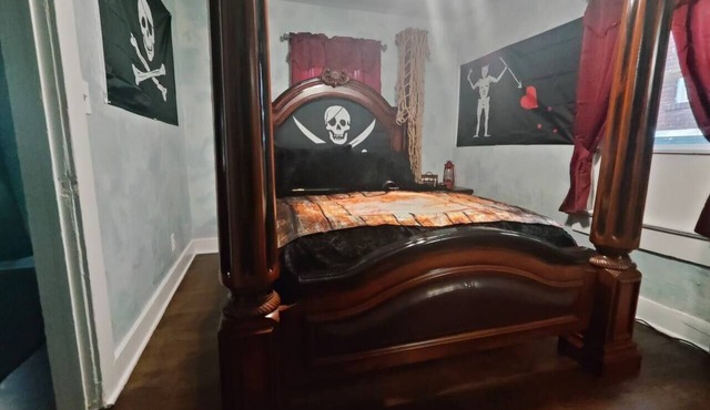 Pirate Seeking crew. Downtown with hot tub!
