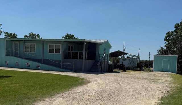 Po' Man's Fish Camp 4-bedroom 3-bath house in Hackberry, Louisiana
