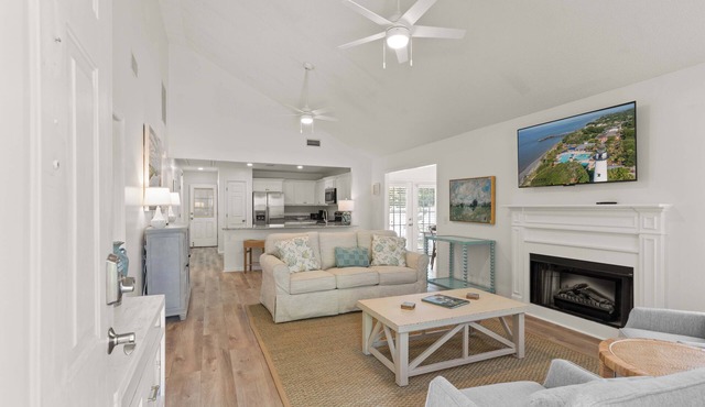Point Five, sleeps 9 and has a Pool! in St Simons Island