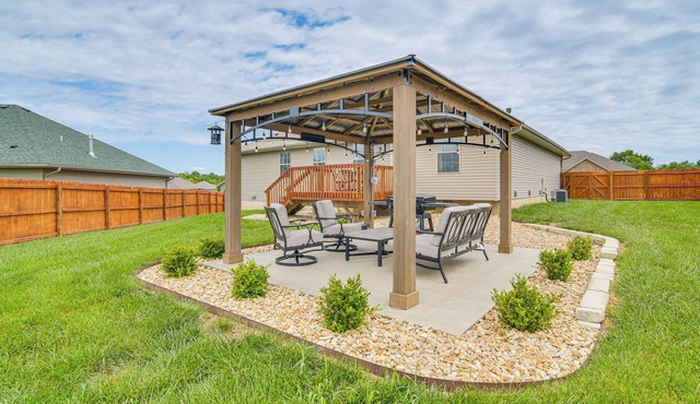 Pool Access, Grill & Gazebo: Ozark Getaway! in Ozark