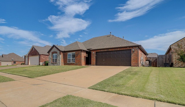 Pool Access: Newly Remodeled House in Broken Arrow in Broken Arrow