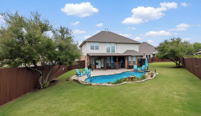 Pool, Darts, Pet-Friendly, Office + Sleeps 8