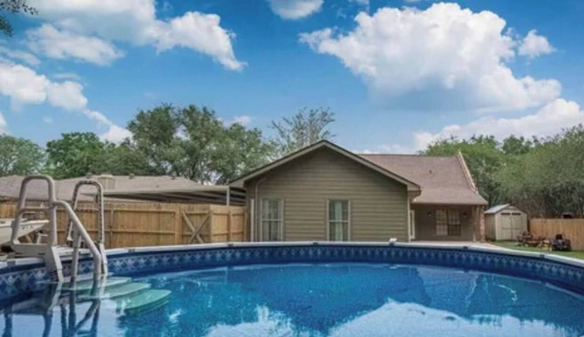 Pool, Fireplace, Fiber Optic internet & Wi-Fi, gaming router!