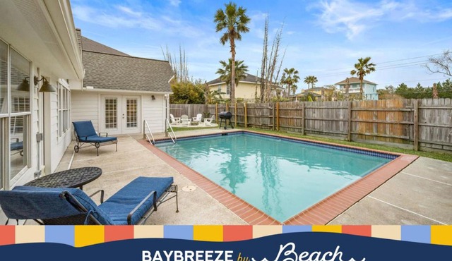 Pool Paradise in Kemah next to Cien Park and minutes from fun at the Kemah Boardwalk