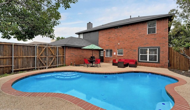 Pool retreat 5BA 2.5BA 4 King bed near lake