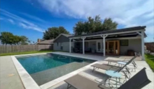 Pool Spa 3-bedroom house with WiFi and AC in Benbrook