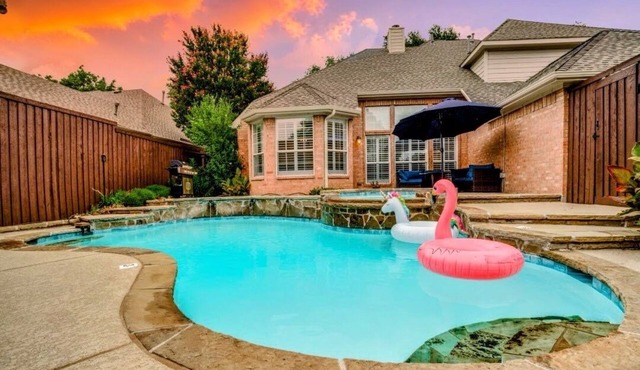 ⚽ Pool+Spa Oasis · Near The Star · Sleeps 8