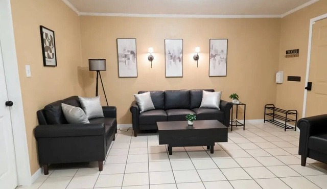 Port Arthur 3 Bedroom with Backyard Fire Pit & Parking