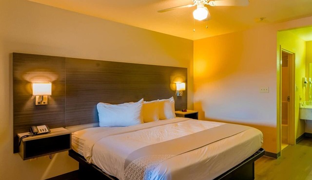 Premium King Bed | Yoakum West